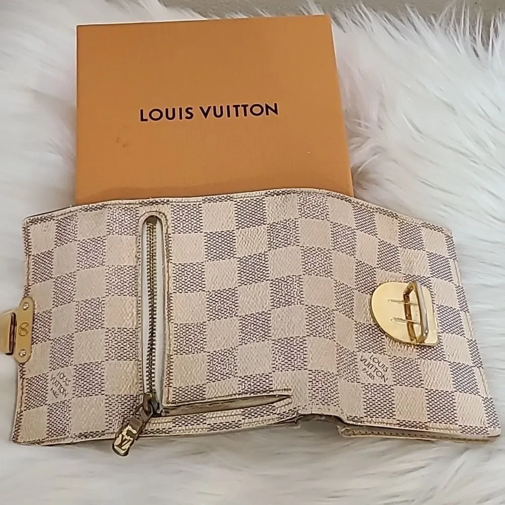 💯 Authentic Louis Vuitton Azur Compact Wallet 🍀